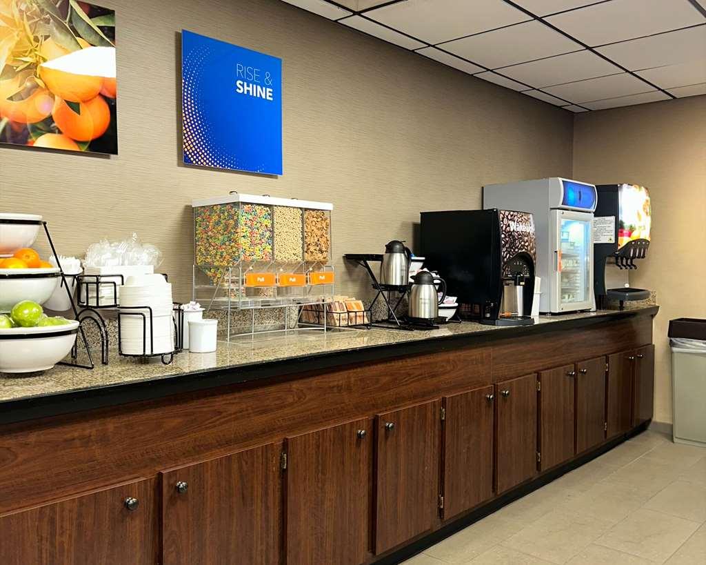 Comfort Inn Falls Church - Tysons Corner Restaurace fotografie